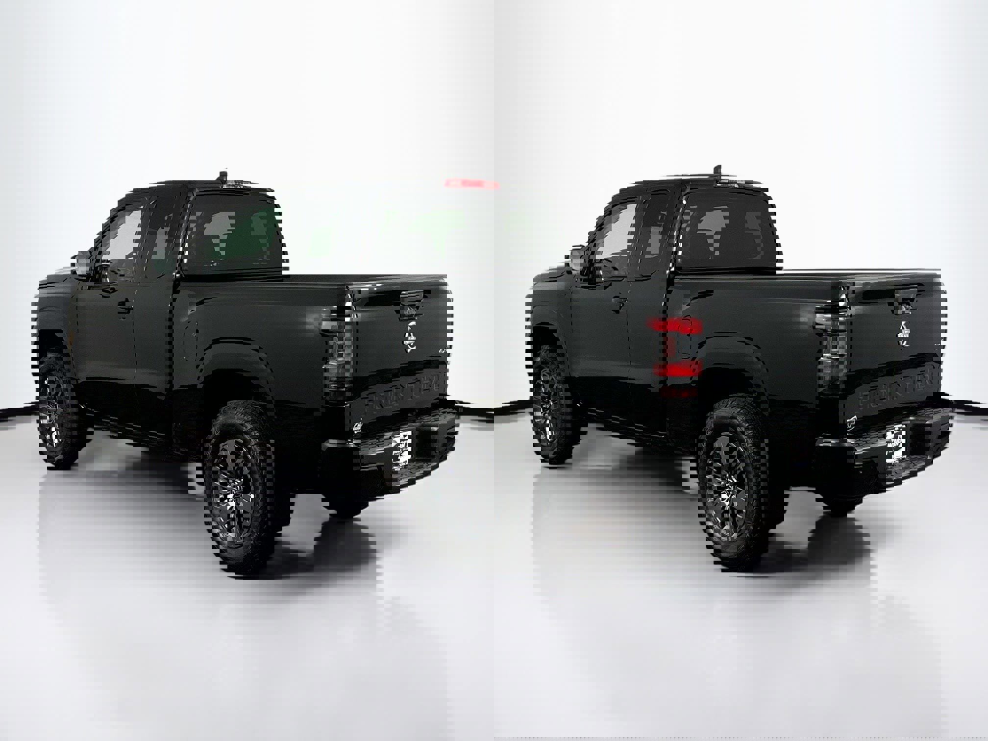 Used 2025 Nissan Frontier SV image 9