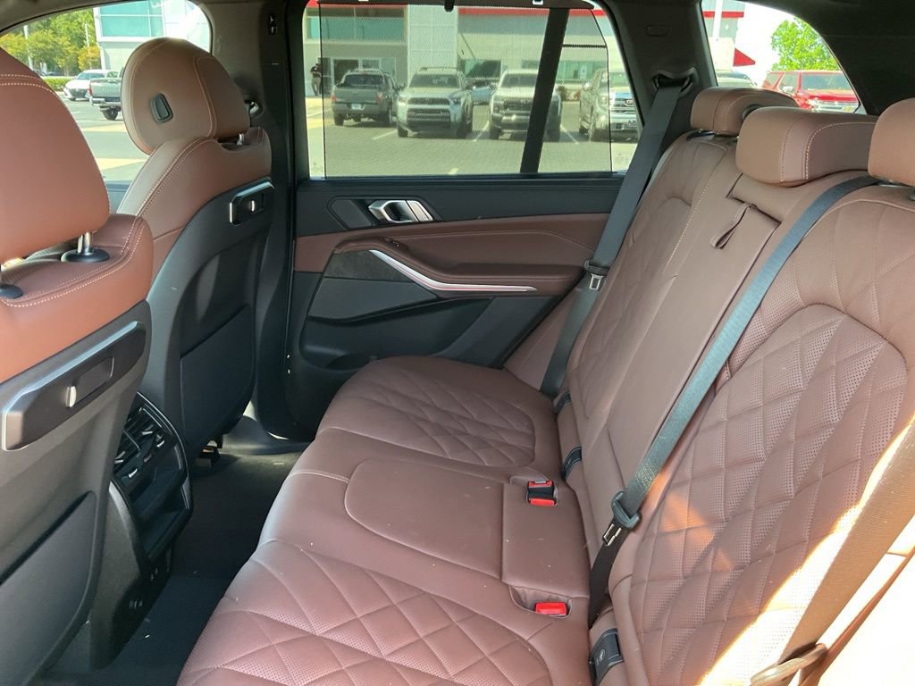 Used 2025 BMW X5 xDrive40i w/ Executive Package image 16