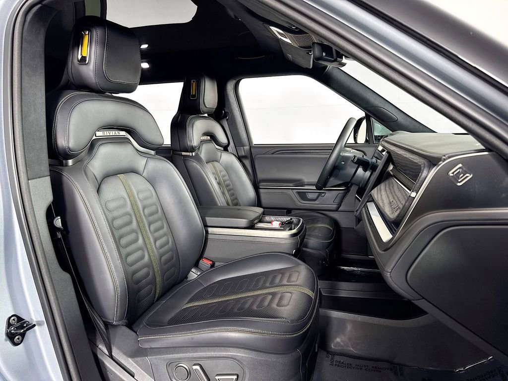 Used 2025 Rivian R1S Adventure image 34