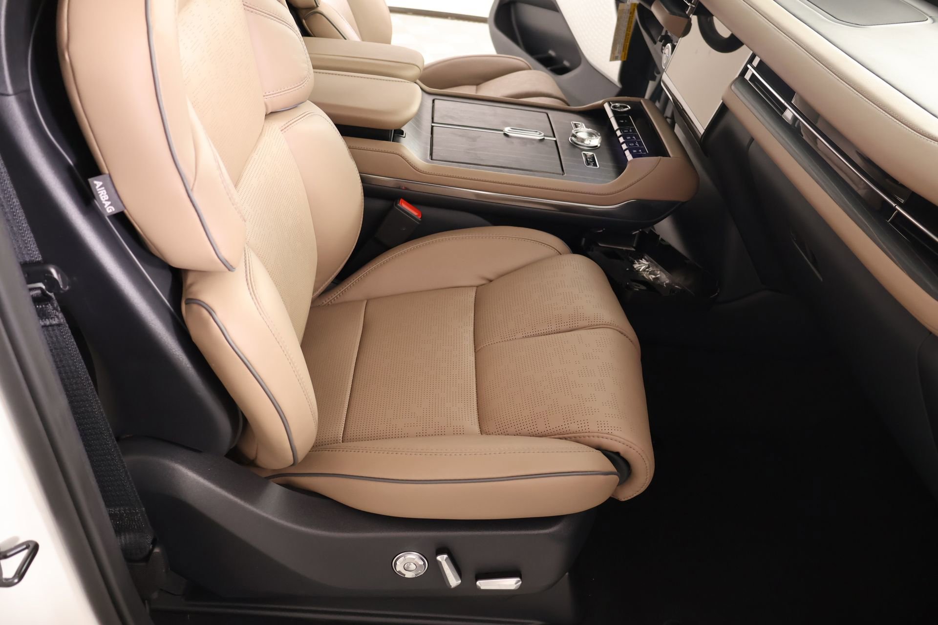 New 2026 Lincoln Navigator L Black Label AWD/4WD image 14