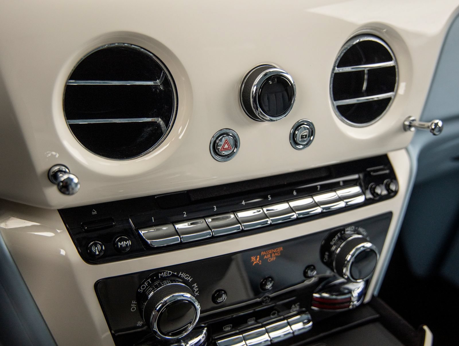 Used 2023 Rolls-Royce Phantom Extended Wheelbase w/ Leather Finishing Pack RWD image 45