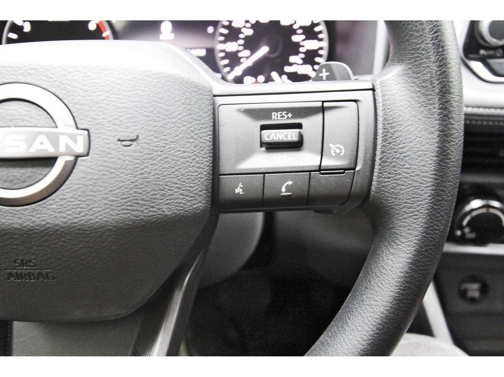 Used 2025 Nissan Rogue S FWD image 15