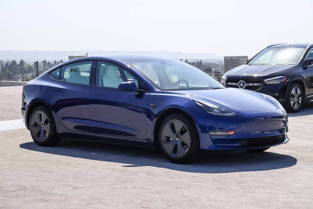 Used 2023 Tesla Model 3 Standard Range RWD image 3