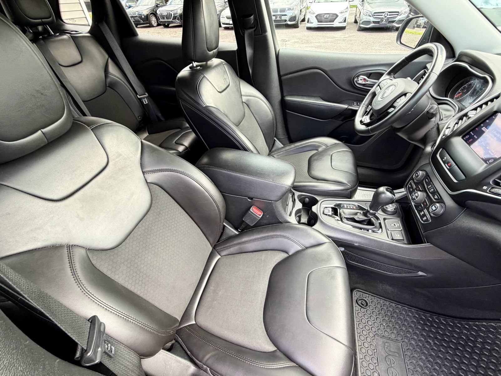 Used 2019 Jeep Cherokee Latitude Plus AWD/4WD image 43