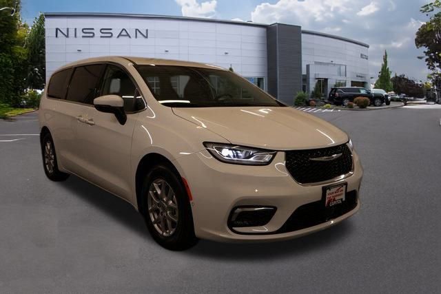 Used 2023 Chrysler Pacifica Touring-L
