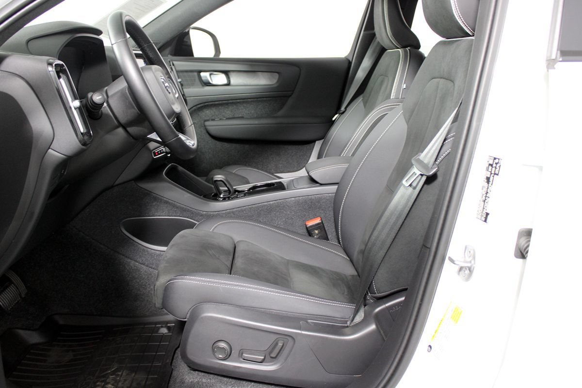 Used 2023 Volvo XC40 Recharge Plus w/ Protection Package Premier AWD/4WD image 7