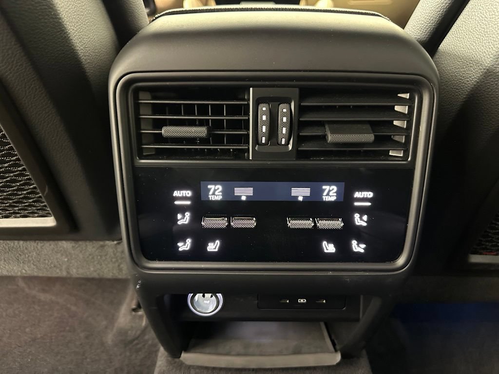 Certified 2024 Porsche Cayenne w/ Premium Package Plus (PFM) AWD/4WD image 40