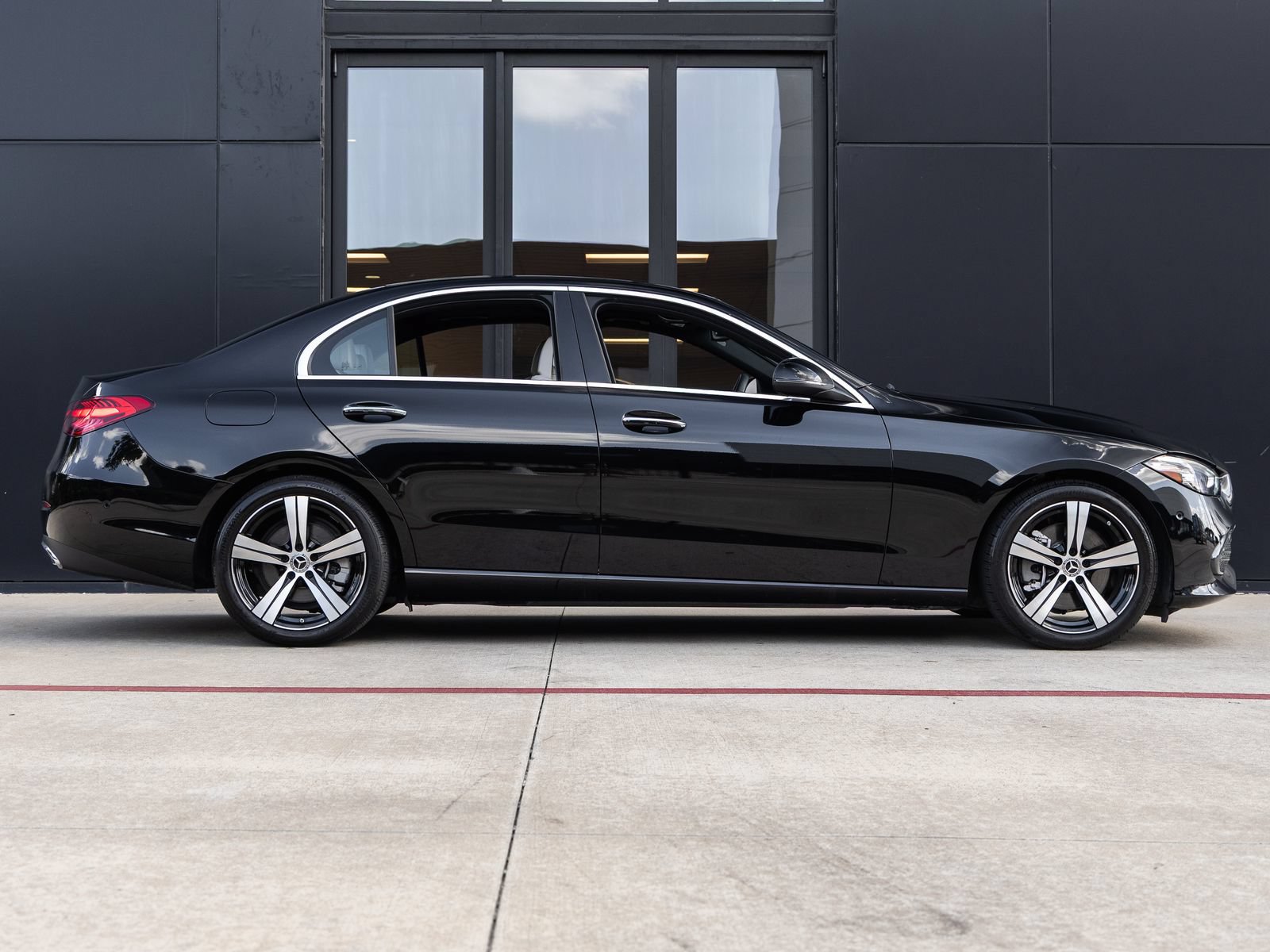 Used 2025 Mercedes-Benz C 300 Sedan image 10