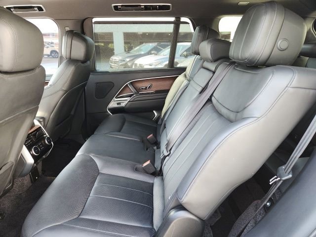 Used 2023 Land Rover Range Rover Long Wheelbase SE image 21
