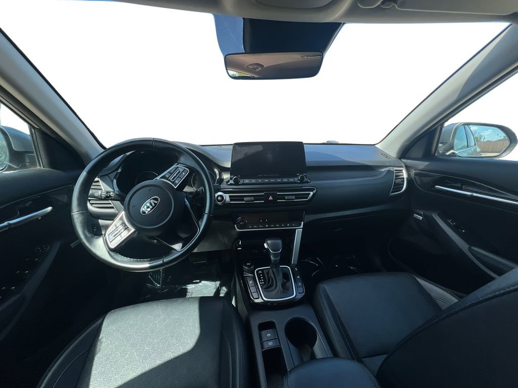 Used 2021 Kia Seltos SX w/ SX Sunroof Package image 23