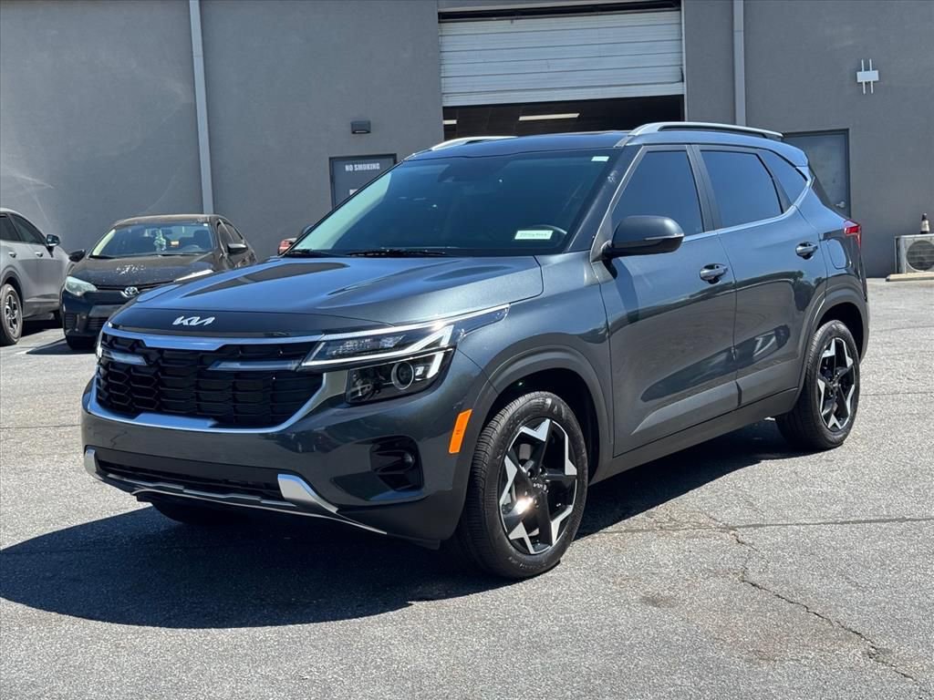 Certified 2025 Kia Seltos EX w/ EX Sunroof Package image 7