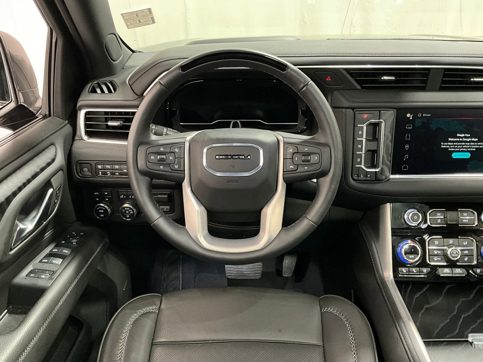 Used 2024 GMC Yukon XL Denali w/ Advanced Technology Package AWD/4WD image 7