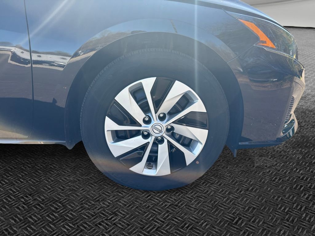 Used 2025 Nissan Altima 2.5 S image 11