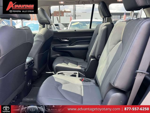 Used 2024 Toyota Grand Highlander AWD image 14