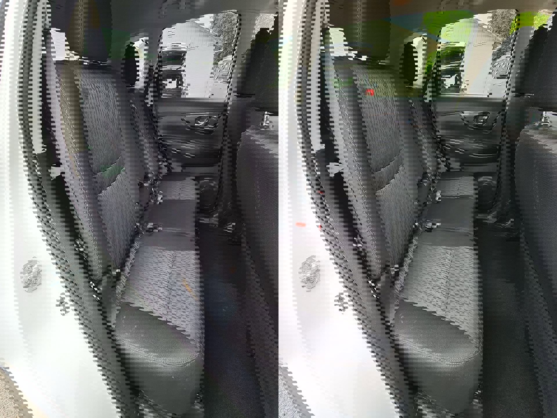 Used 2018 Nissan Rogue SV w/ Sun & Sound Touring Package image 28