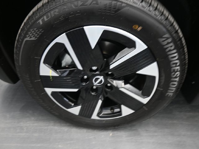 Used 2025 Nissan Kicks SV AWD/4WD image 26