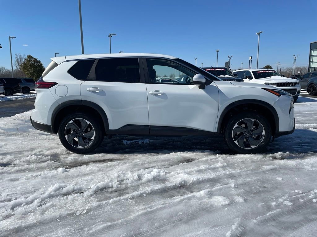 Used 2025 Nissan Rogue SV image 9