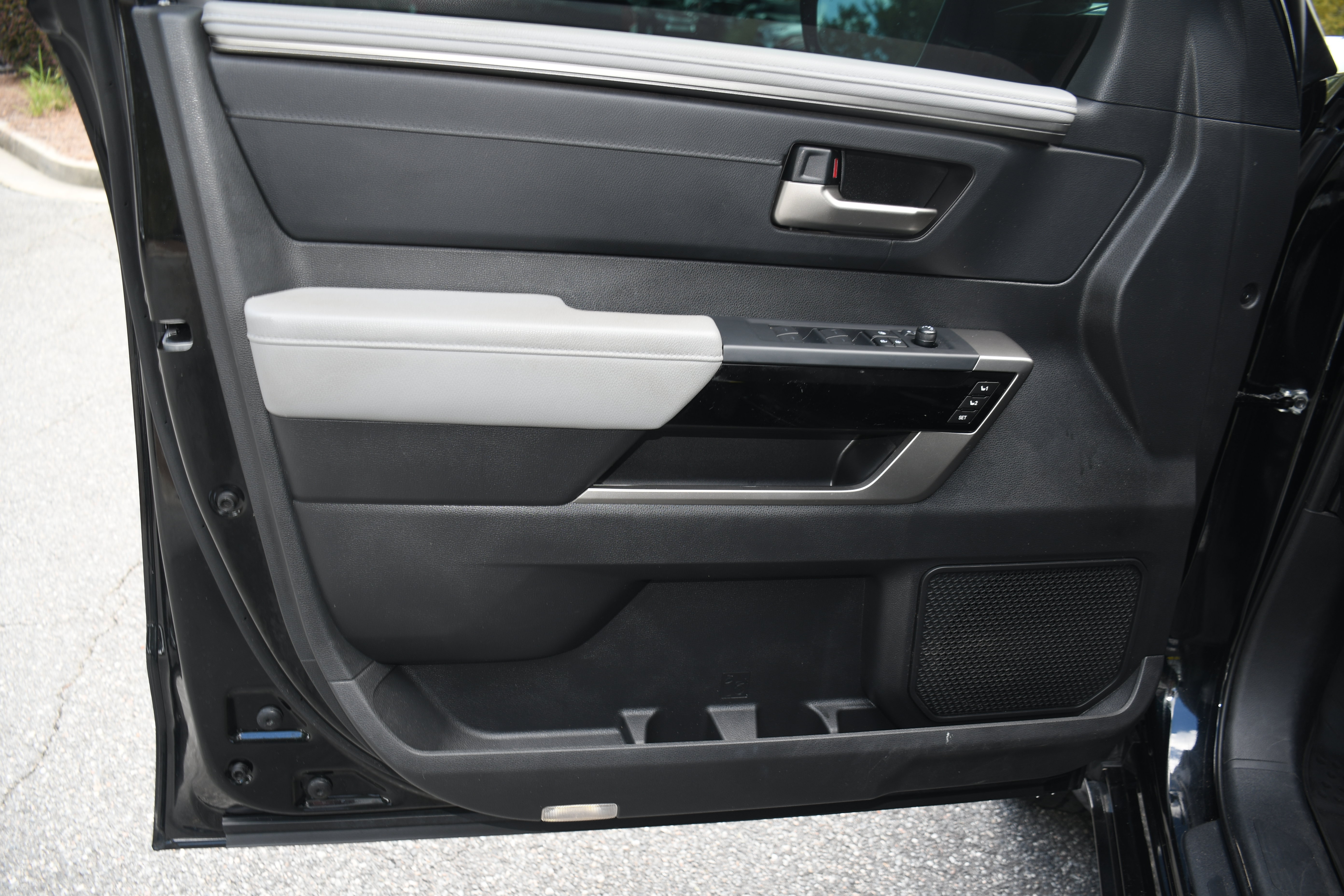Certified 2025 Toyota Tundra Limited AWD/4WD image 10