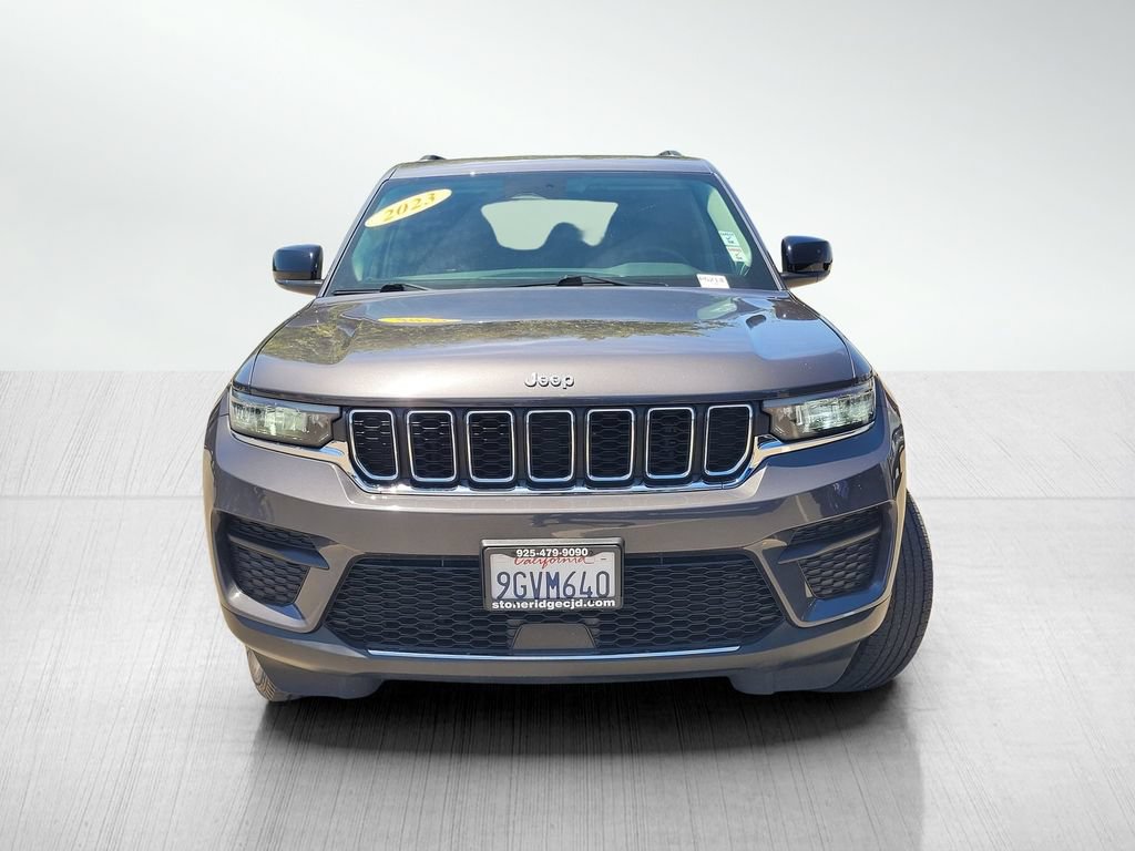Used 2023 Jeep Grand Cherokee Laredo w/ Luxury Tech Group I AWD/4WD image 2