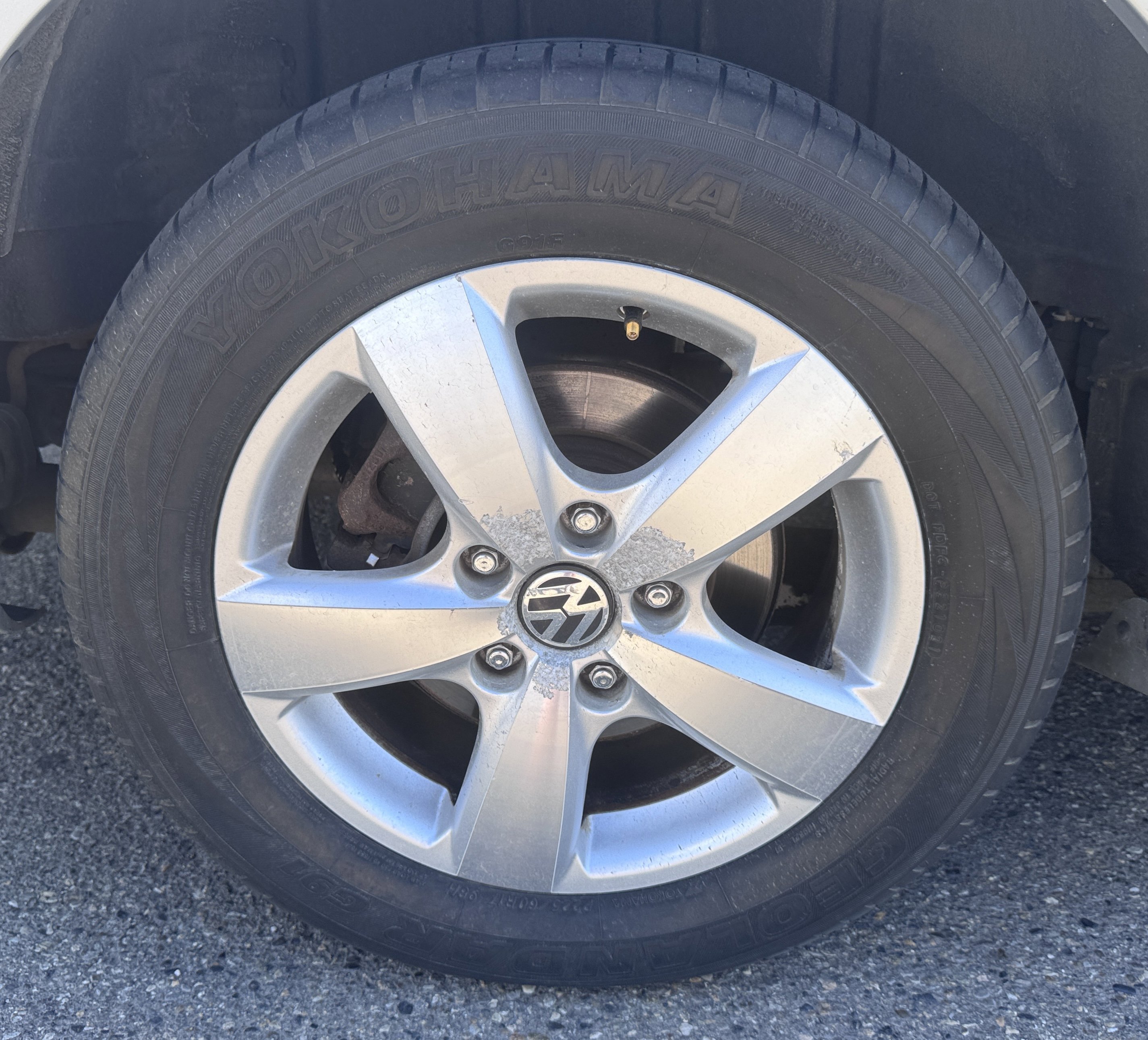 Used 2011 Volkswagen Routan SEL FWD image 58