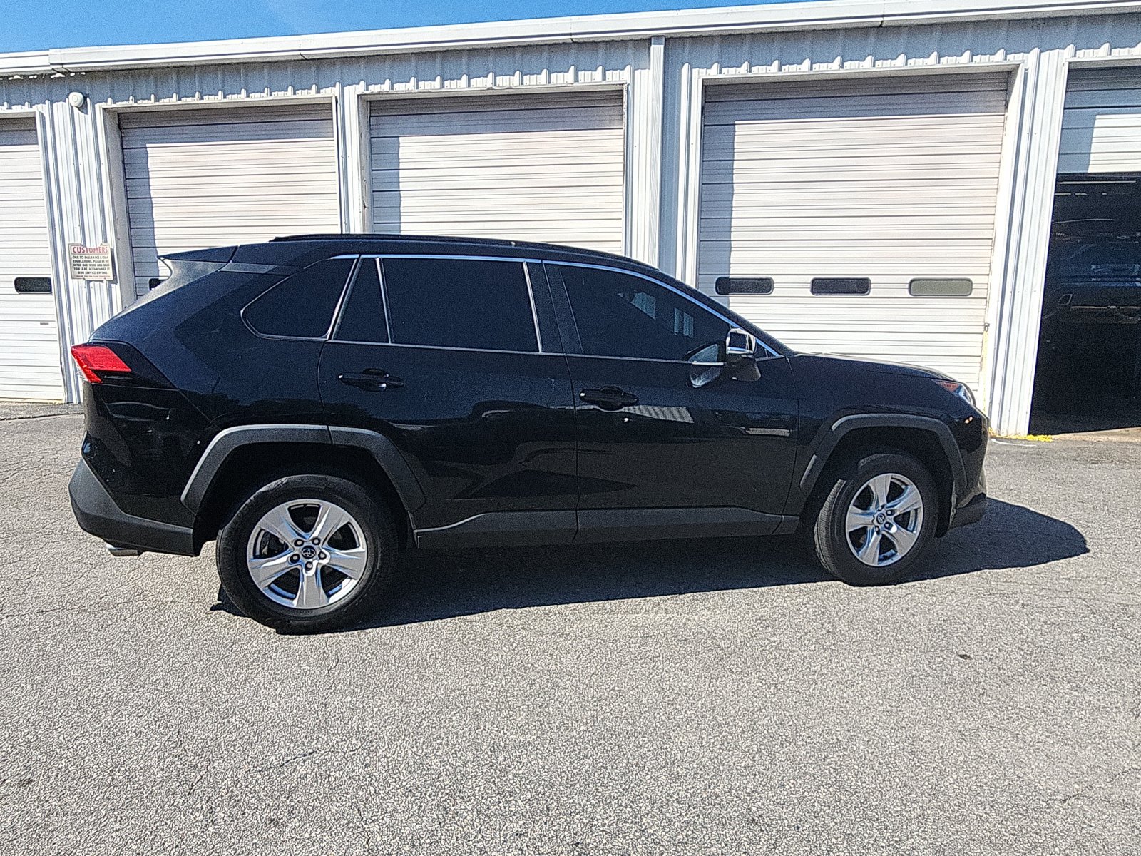Used 2021 Toyota RAV4 XLE FWD image 6