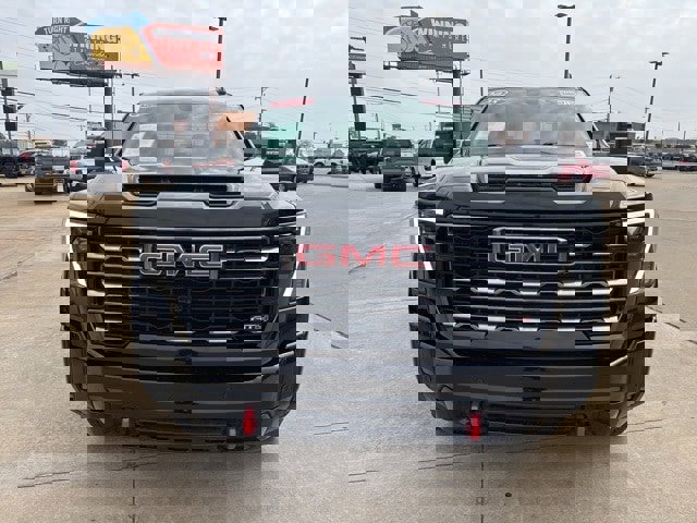Used 2025 GMC Sierra 2500 AT4 image 2