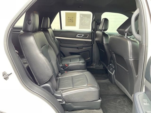 Used 2018 Ford Explorer XLT w/ Equipment Group 202A image 32