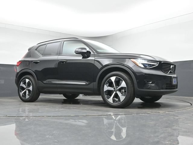 Used 2025 Volvo XC40 B5 Plus AWD/4WD image 35