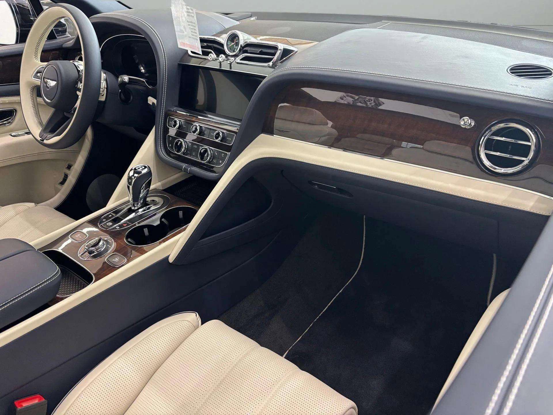 Used 2024 Bentley Bentayga Extended Wheelbase video 2