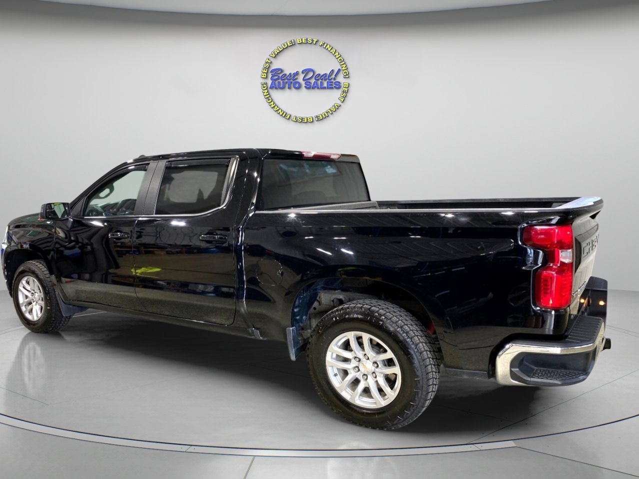 Used 2022 Chevrolet Silverado 1500 LT w/ Z71 Off-Road Package image 2