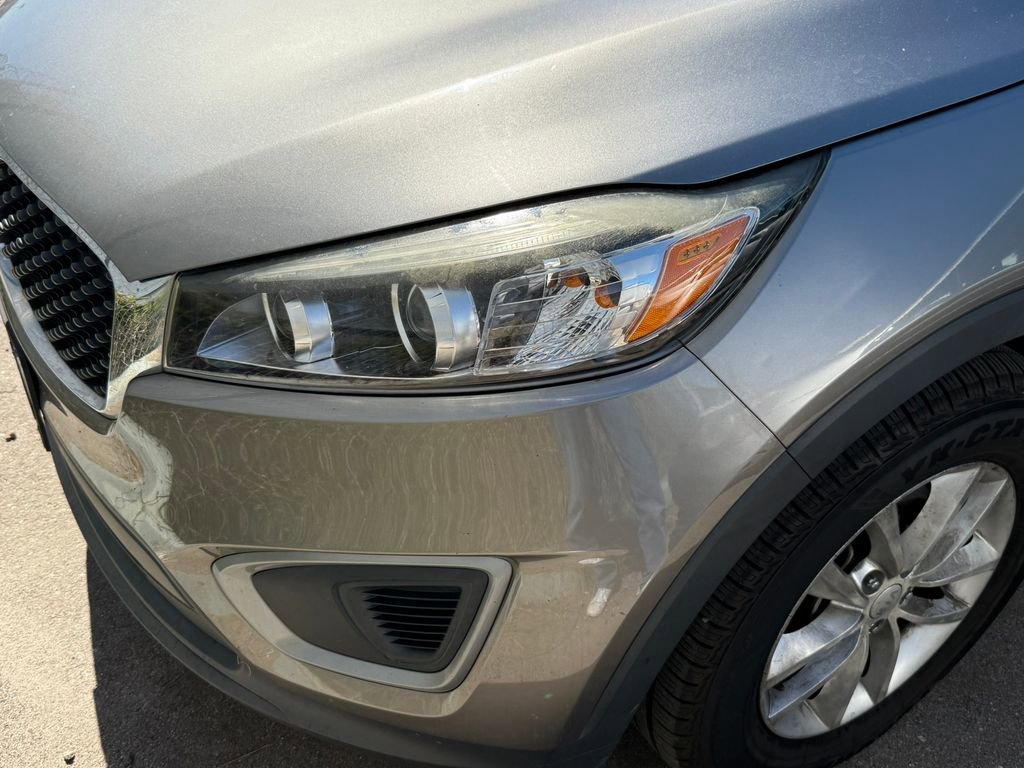 Used 2016 Kia Sorento LX image 9