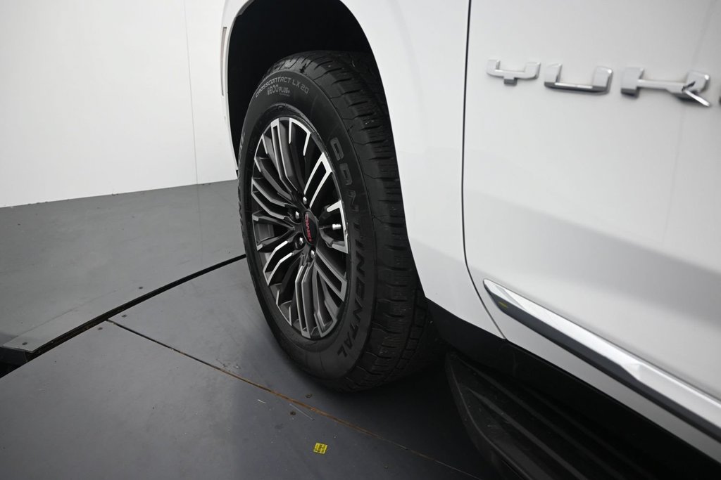 Used 2025 GMC Yukon Elevation w/ Elevation Premium Package AWD/4WD image 13