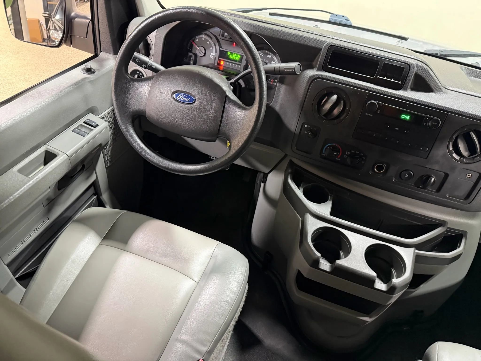 Used 2014 Ford E-250 and Econoline 250 w/ Power Group image 46