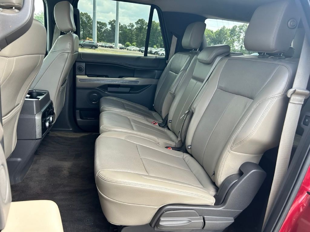 Used 2018 Ford Expedition Max XLT w/ Equipment Group 202A AWD/4WD image 16