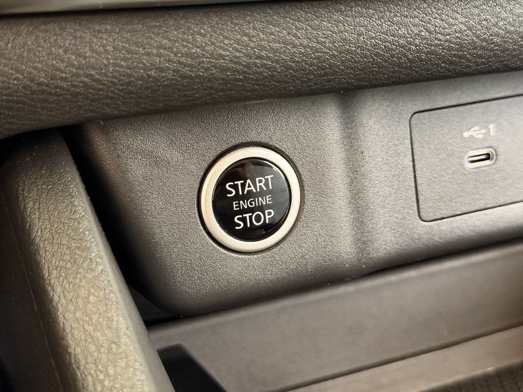 Used 2023 Nissan Rogue SV FWD image 6