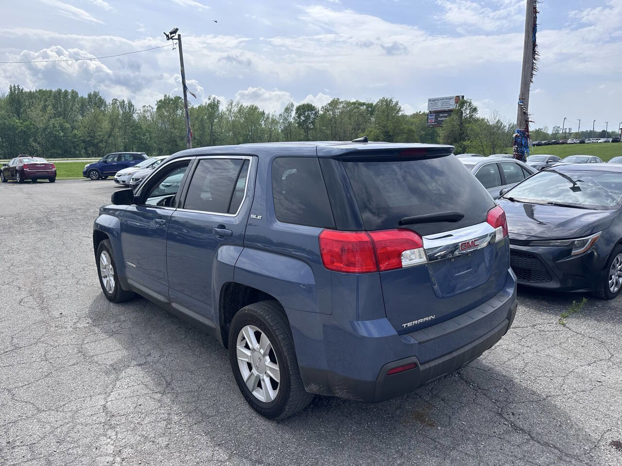Used 2011 GMC Terrain SLE FWD image 4
