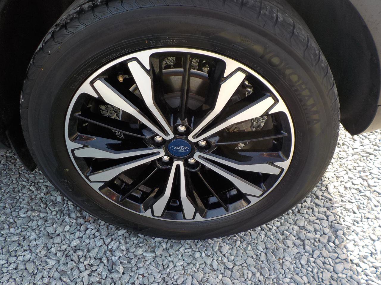 Used 2021 Ford Escape SE w/ SE Sport Appearance Package image 28