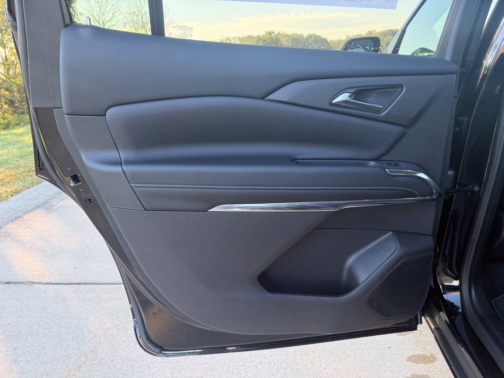New 2027 Chevrolet Traverse LT w/ Midnight/Sport Edition FWD image 10