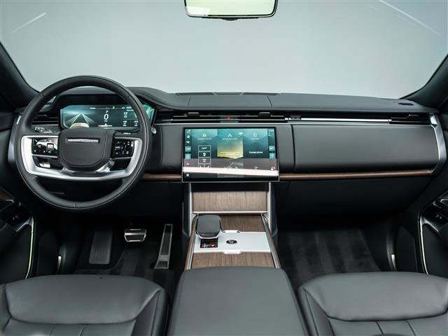 Used 2025 Land Rover Range Rover SE image 18