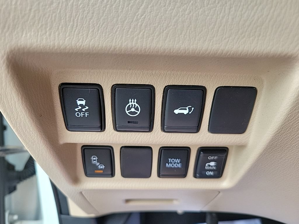 Used 2018 Nissan Pathfinder Platinum AWD/4WD image 30