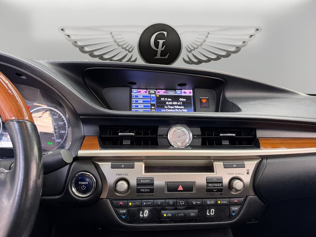 Used 2013 Lexus ES 300h w/ Luxury Pkg FWD image 24