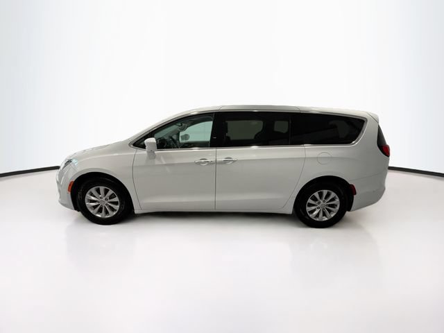 Used 2019 Chrysler Pacifica Touring Plus w/ Advanced Safetytec Group FWD image 4