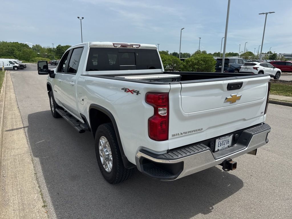 Used 2023 Chevrolet Silverado 2500 LT w/ Convenience Package AWD/4WD image 4