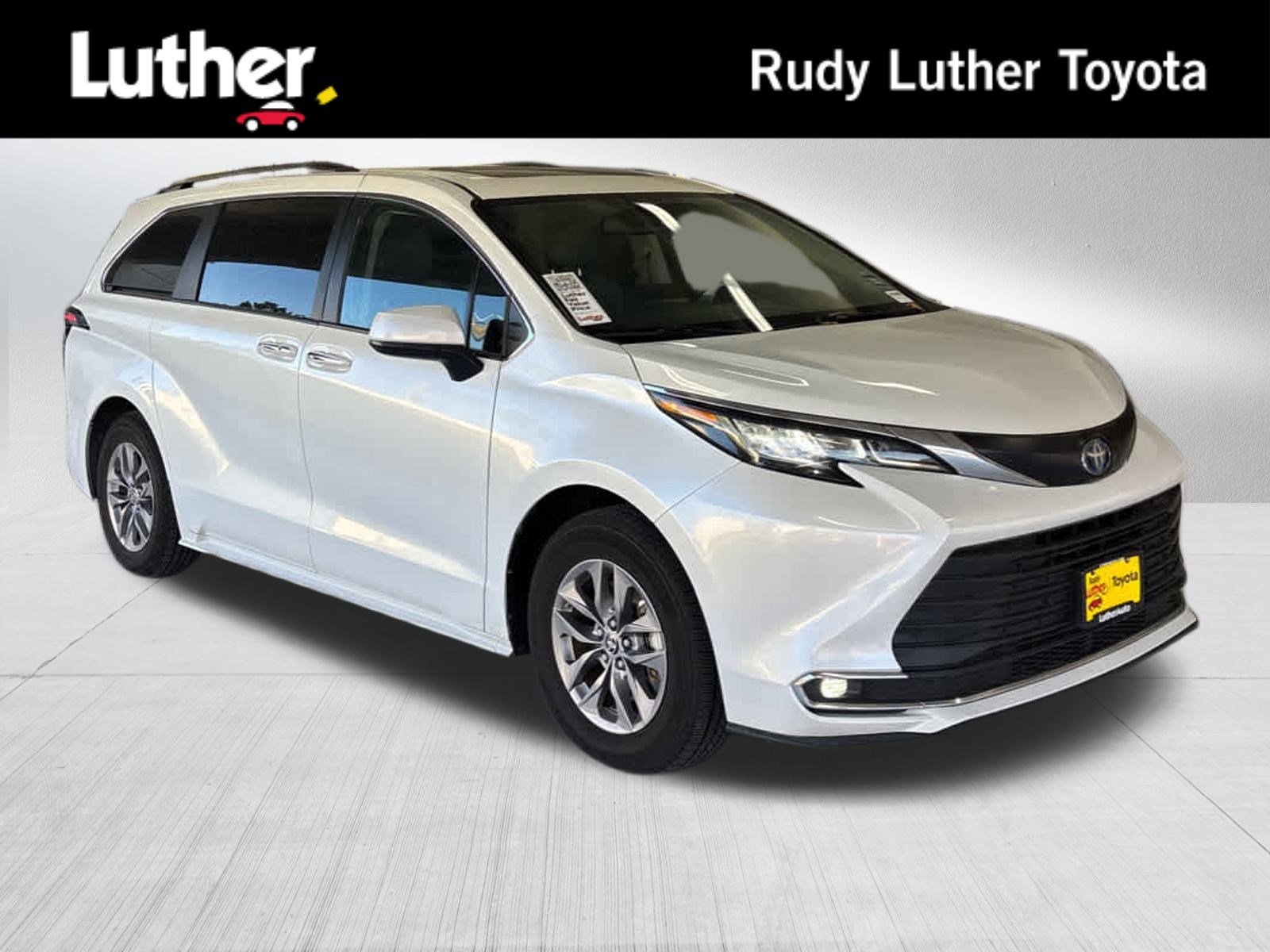 Used 2023 Toyota Sienna XLE