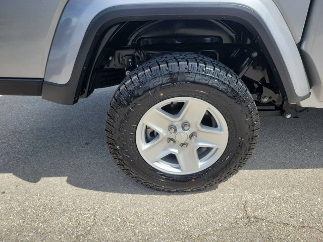 Used 2021 Jeep Gladiator Sport AWD/4WD image 9