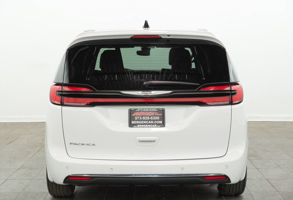 Used 2025 Chrysler Pacifica Select FWD image 11