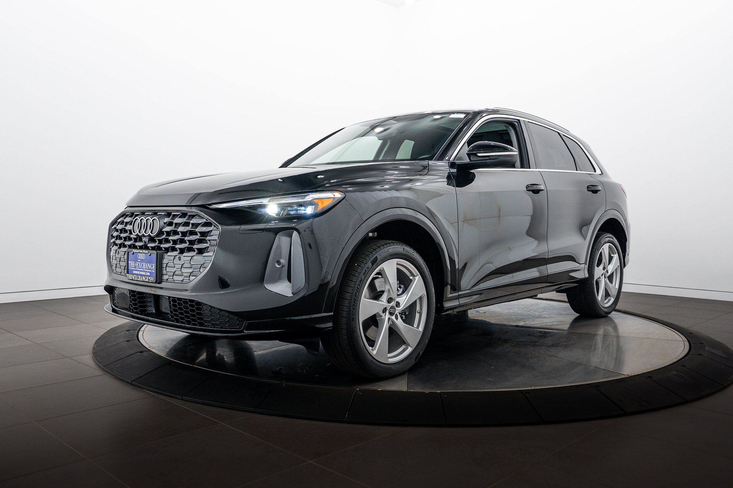 Used 2025 Audi Q5 Premium Plus w/ Premium Plus AWD/4WD image 6