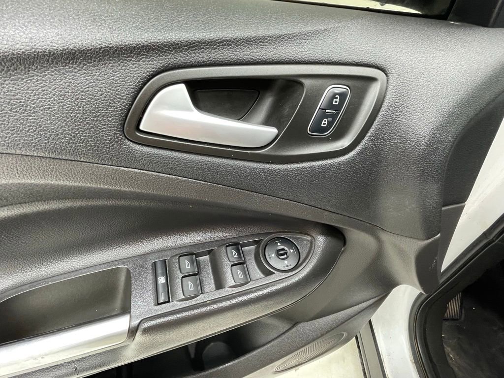 Used 2018 Ford Escape SE image 11