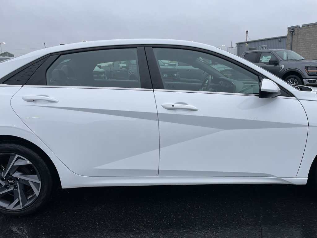 Used 2025 Hyundai Elantra SEL image 29