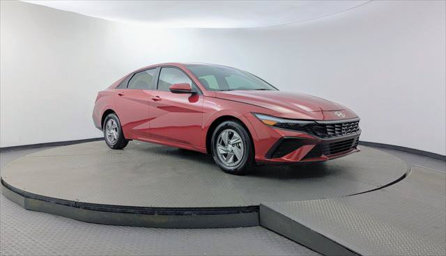 Used 2025 Hyundai Elantra SE FWD image 11